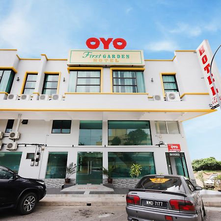 Oyo 44043 First Garden Hotel Kuantan Dış mekan fotoğraf