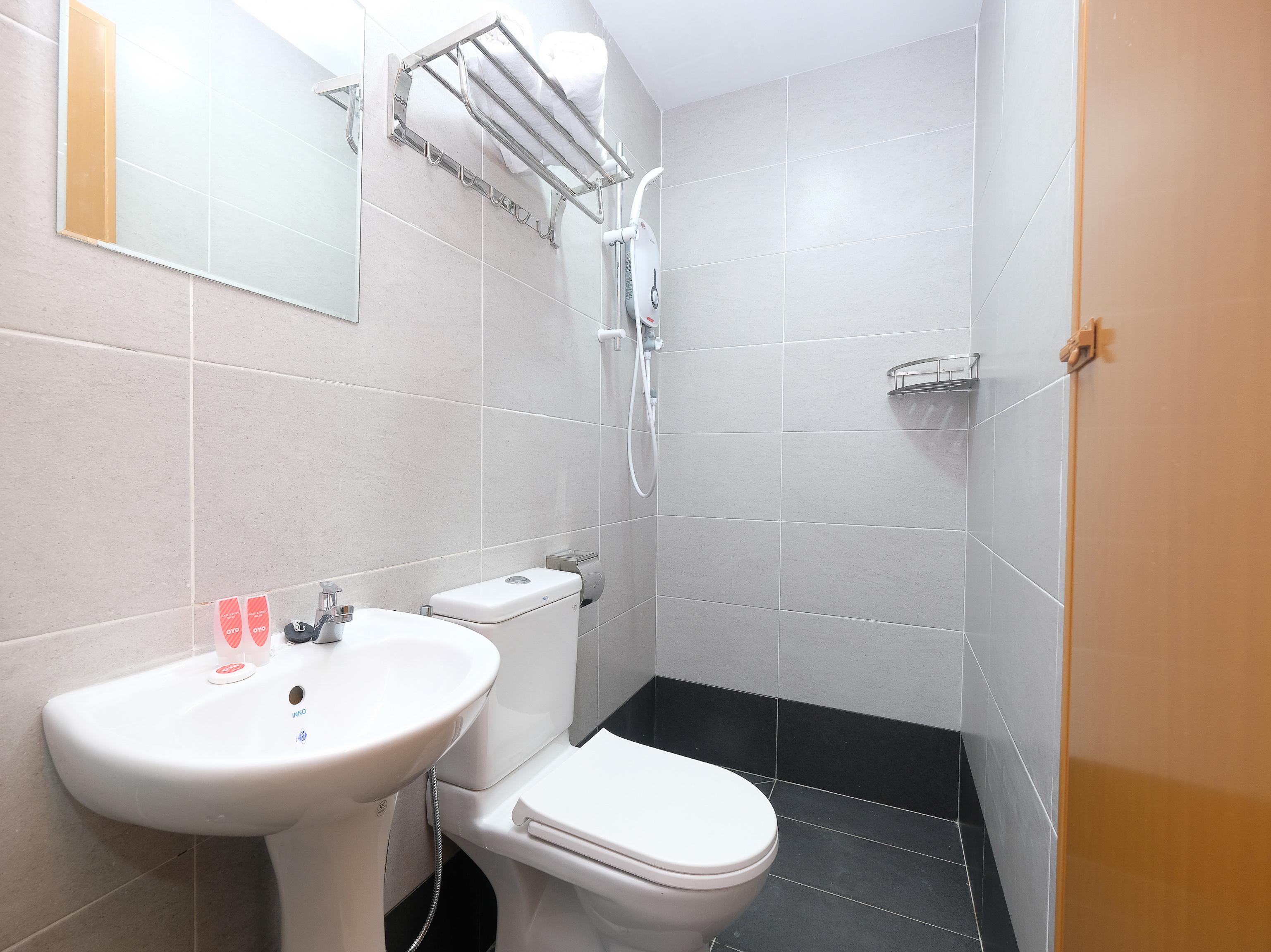 Oyo 44043 First Garden Hotel Kuantan Dış mekan fotoğraf